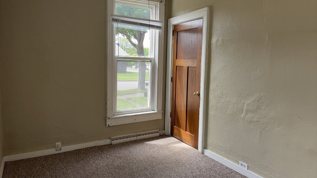 838 Menomonie St - Photo 7 of 17