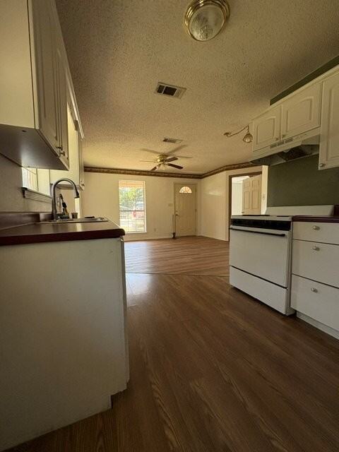 703 Sw 1st St - Photo 4 of 9