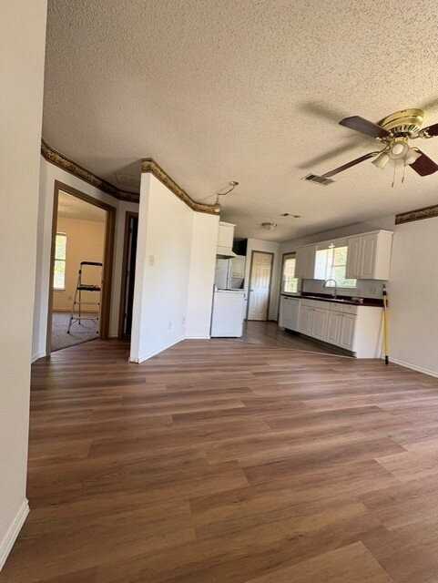 703 Sw 1st St - Photo 5 of 9
