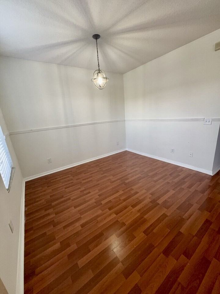 1245 Beckenham Way - Photo 2 of 14