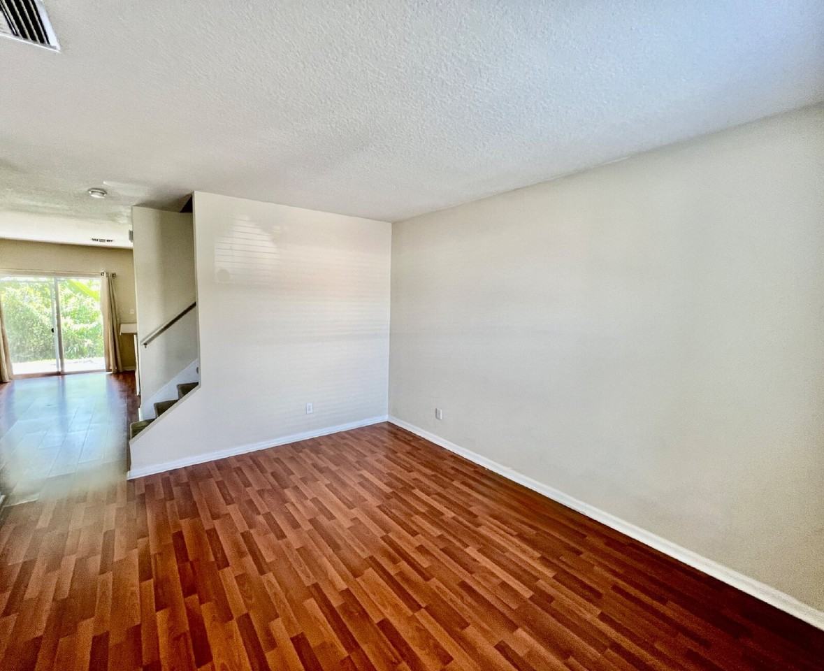 1245 Beckenham Way - Photo 6 of 14