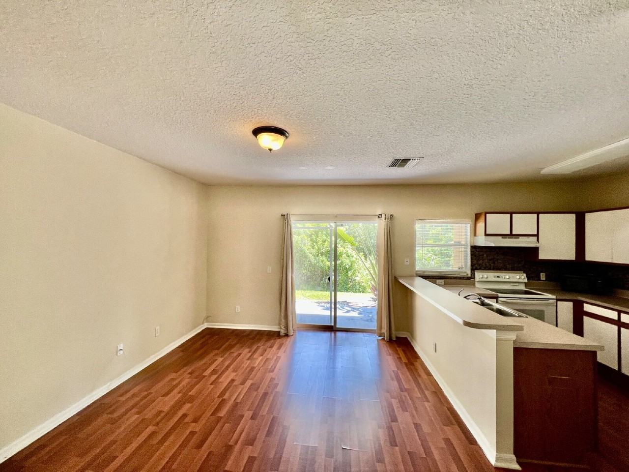 1245 Beckenham Way - Photo 7 of 14