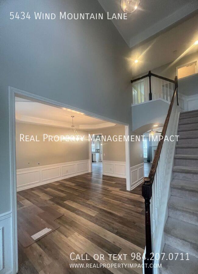 5434 Wind Mountain Ln - Photo 3 of 43