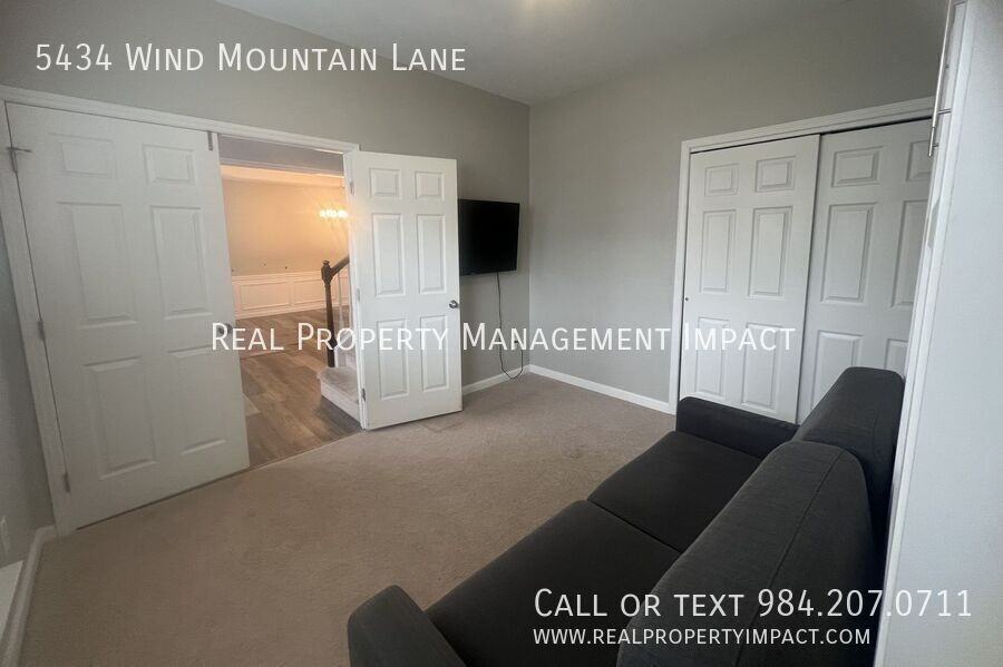 5434 Wind Mountain Ln - Photo 7 of 43