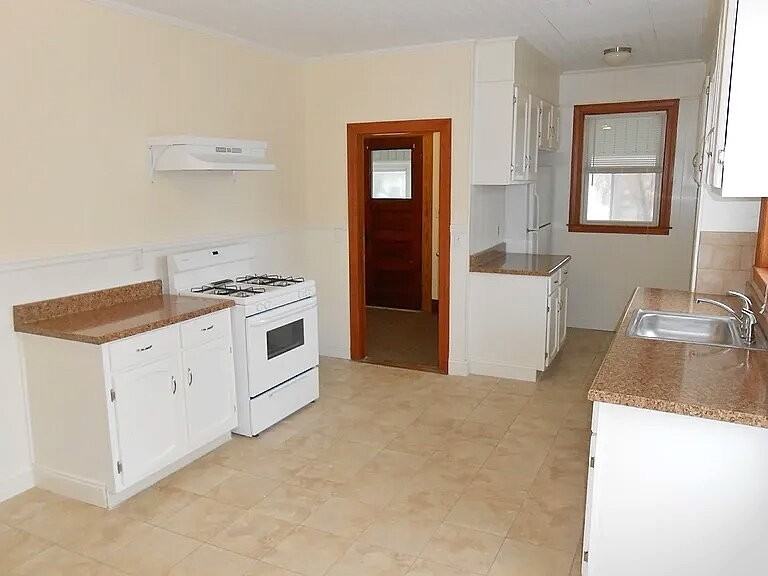 42 Bradford St ## 3 - Photo 2 of 11