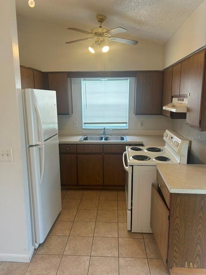 124 E 17th St - Photo 3 of 10