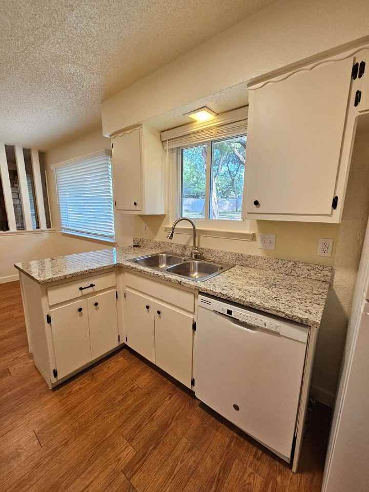 8005 Creekmere Ln - Photo 7 of 22