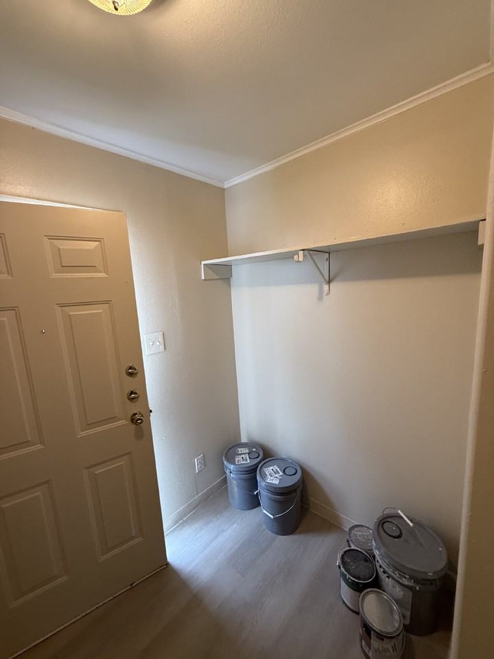 7806 Beckley St - Photo 2 of 11