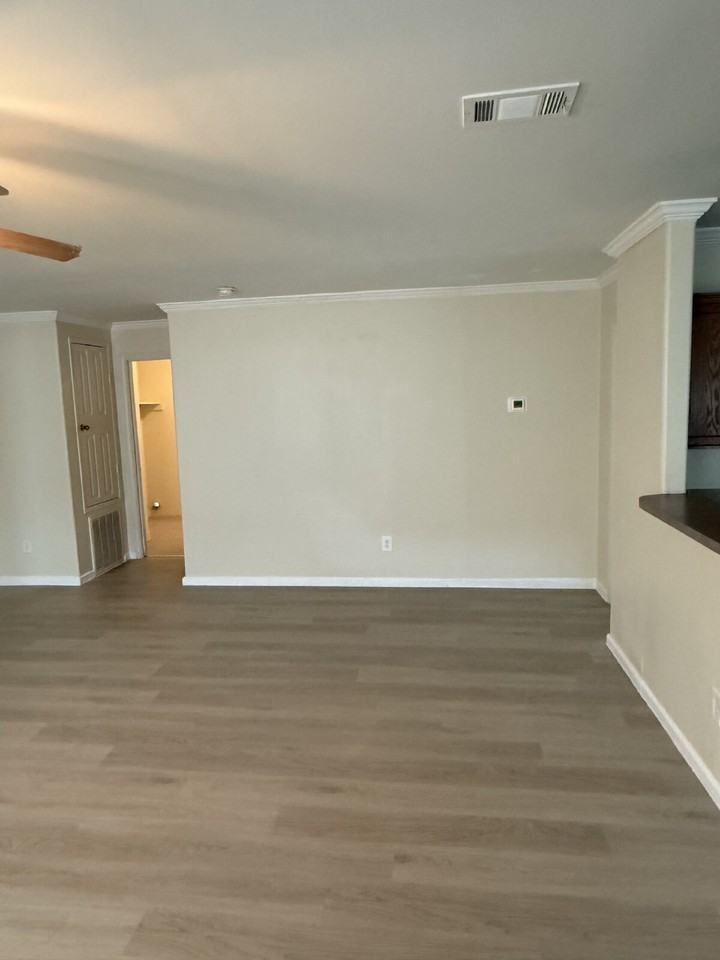7806 Beckley St - Photo 4 of 11