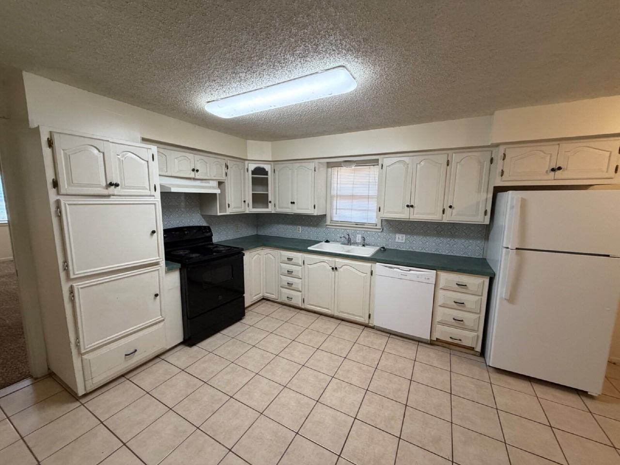 2702 22nd St - Photo 4 of 12