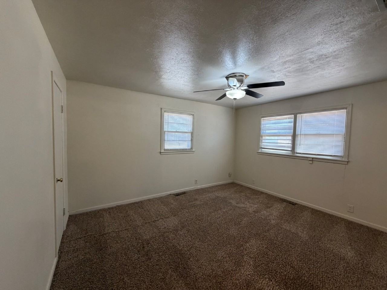 2702 22nd St - Photo 5 of 12