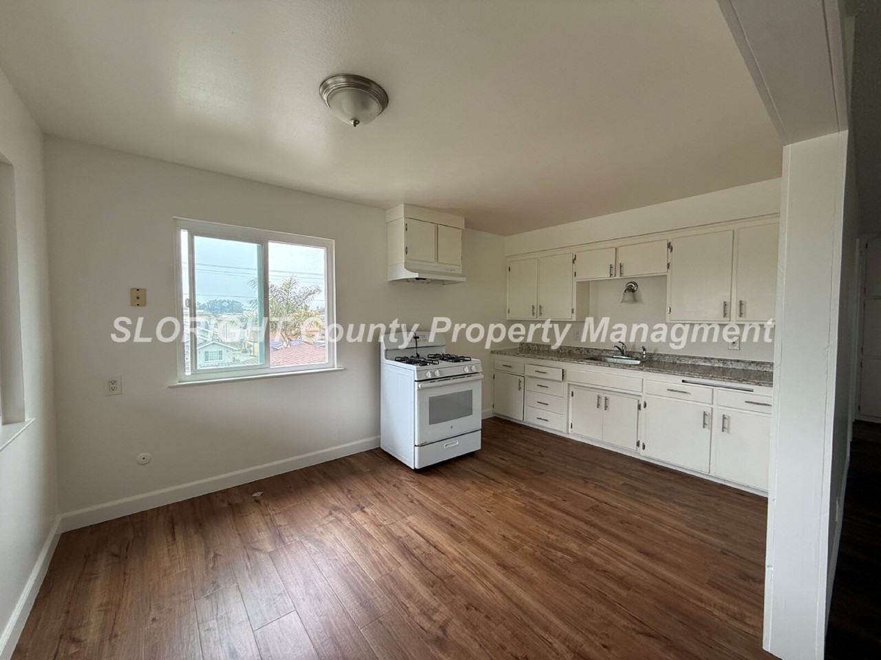 857 Manhattan Ave - Photo 4 of 10