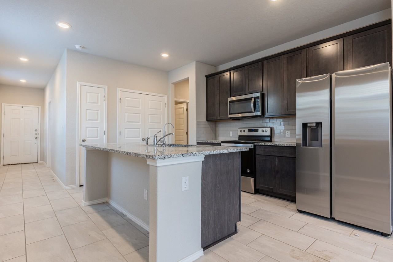 10110 Jardin Verde - Photo 4 of 29