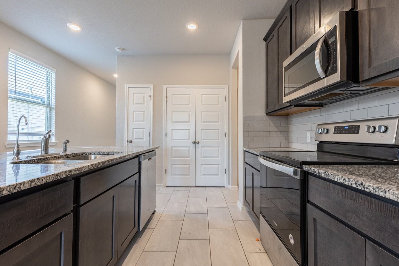 10110 Jardin Verde - Photo 5 of 29