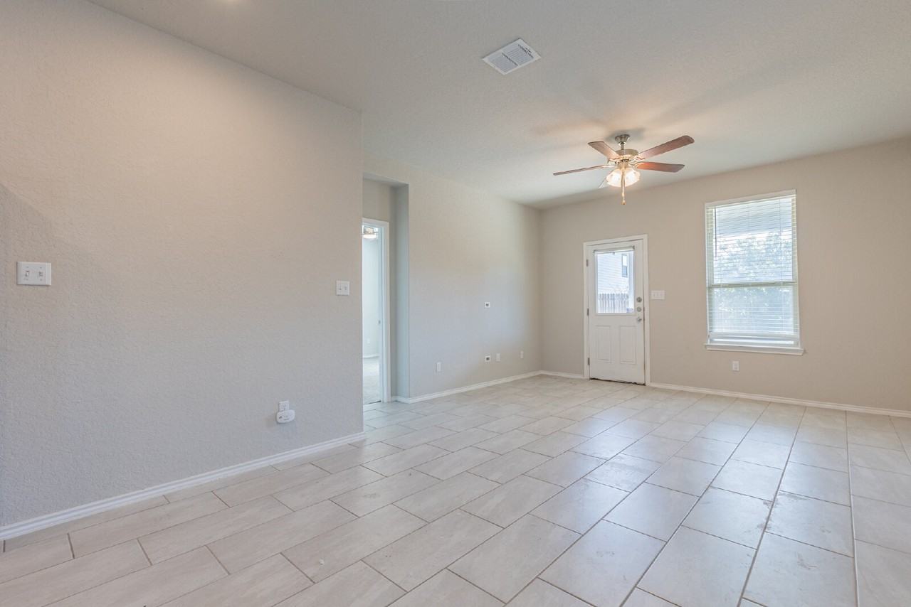 10110 Jardin Verde - Photo 7 of 29