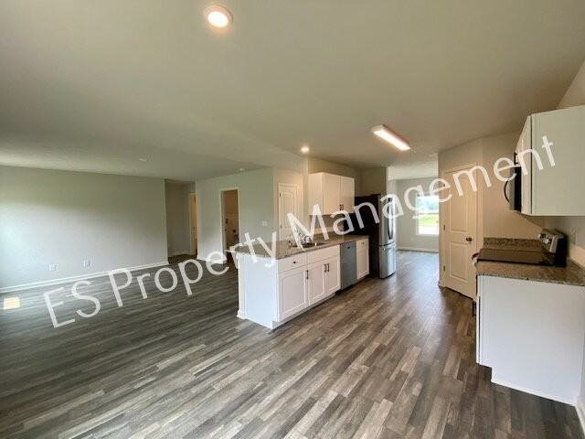 2913 W Kings Canyon Rd - Photo 5 of 36