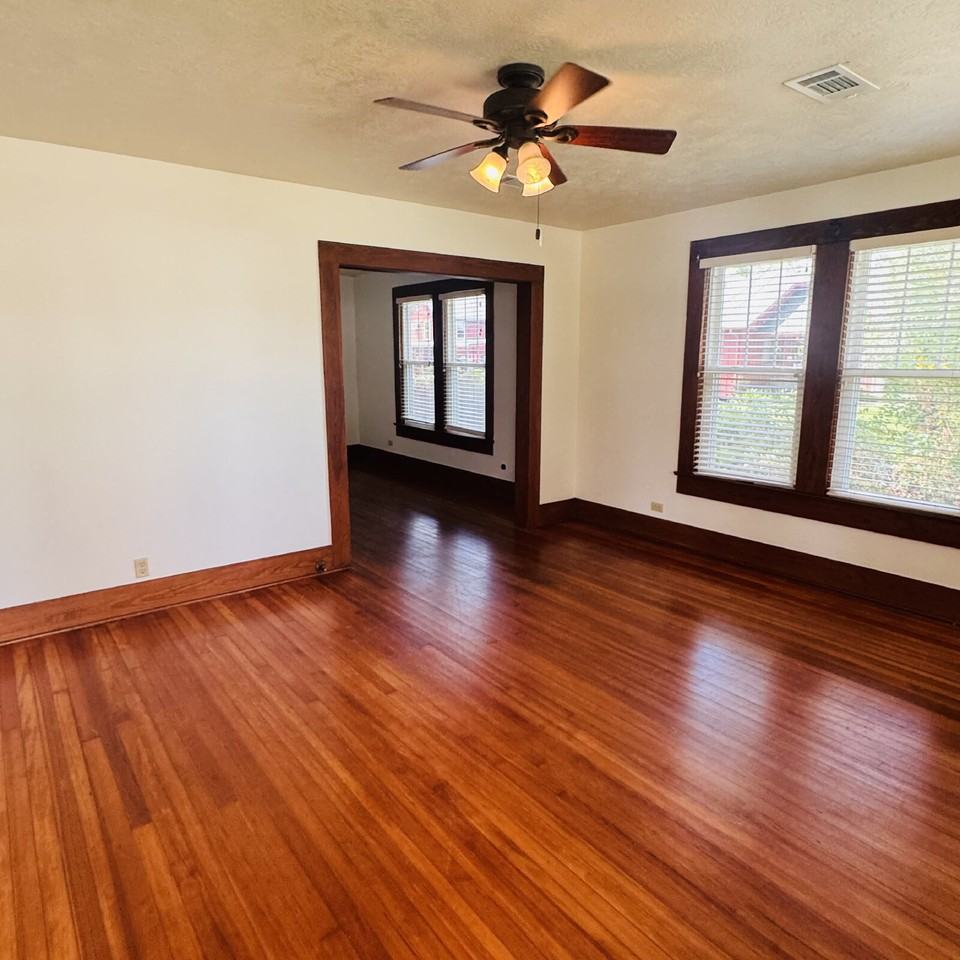 1502 Dallas St - Photo 2 of 17
