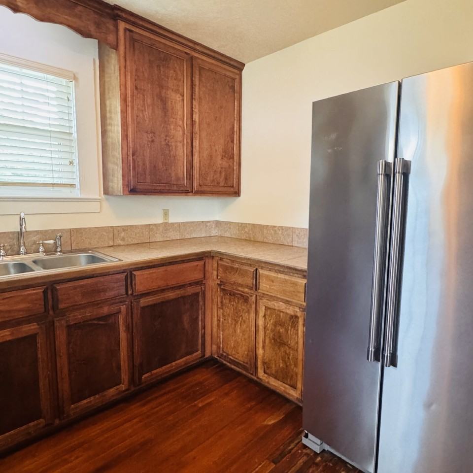 1502 Dallas St - Photo 6 of 17