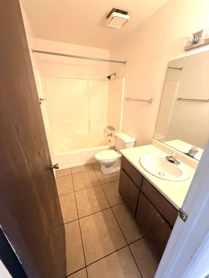1504 E 29th Ave #2 - Photo 6 of 13
