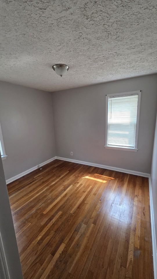 5469 Thomas St - Photo 4 of 12
