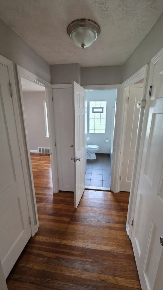 5469 Thomas St - Photo 6 of 12