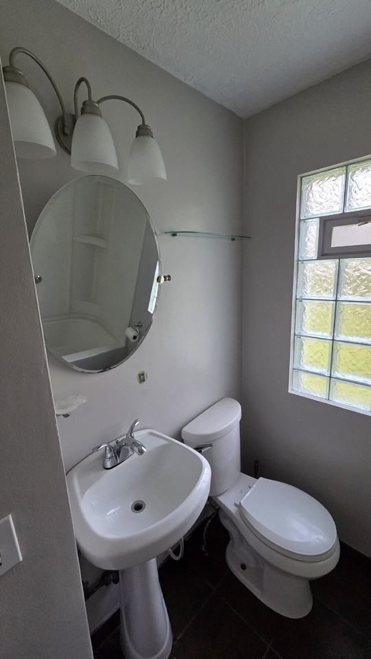 5469 Thomas St - Photo 7 of 12