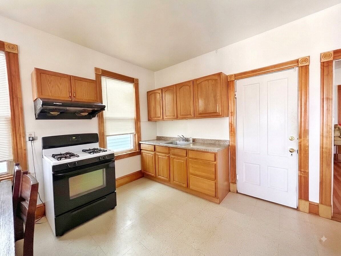 2 Buttonwood St #2 - Photo 5 of 7