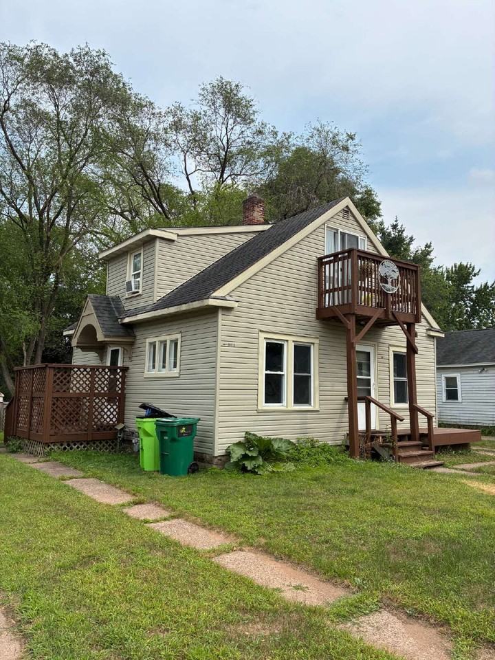 1309 Snelling St - Photo 3 of 15