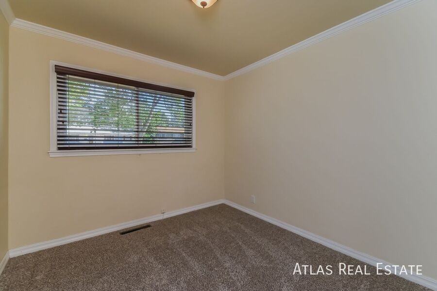 2611 Waldean St - Photo 3 of 18