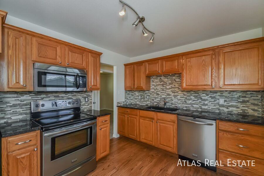 2611 Waldean St - Photo 4 of 18