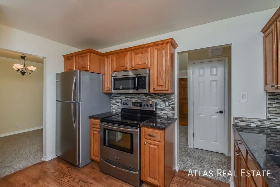 2611 Waldean St - Photo 5 of 18