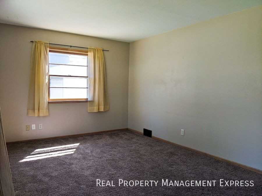 2611 S Duluth Ave - Photo 5 of 16