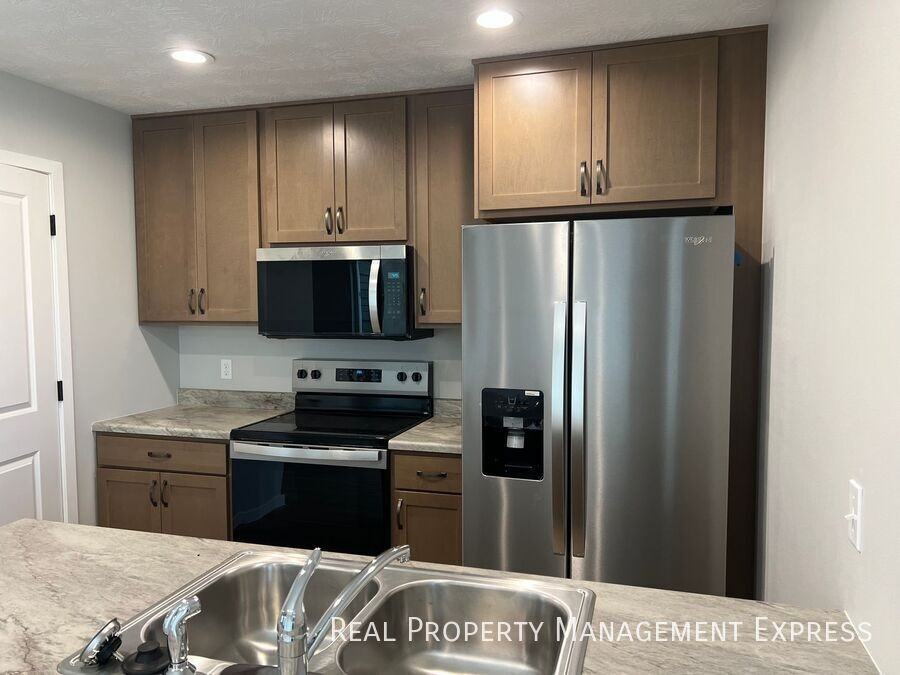 9666 W Tunis Dr - Photo 5 of 27