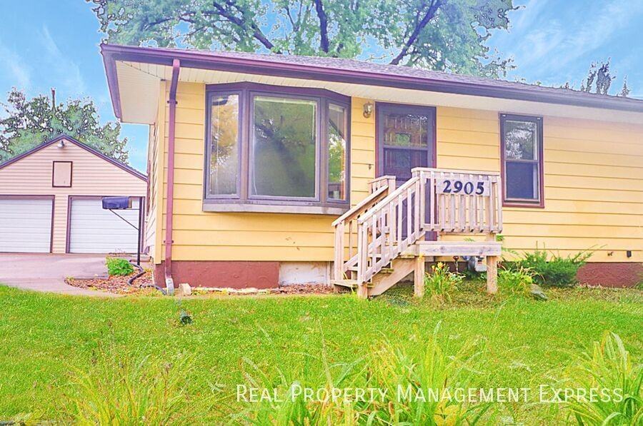 2905 E 19th St - Photo 2 of 18