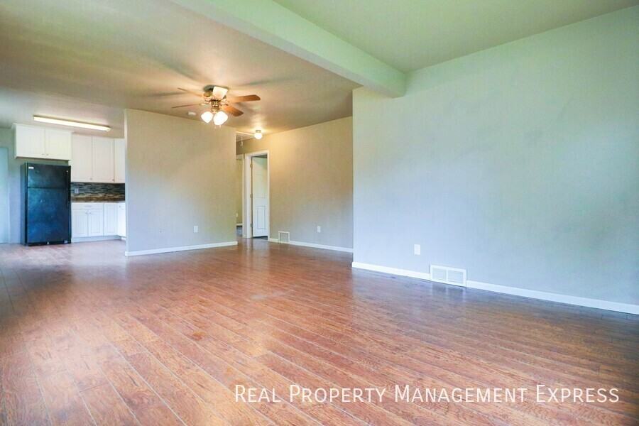 2905 E 19th St - Photo 5 of 18