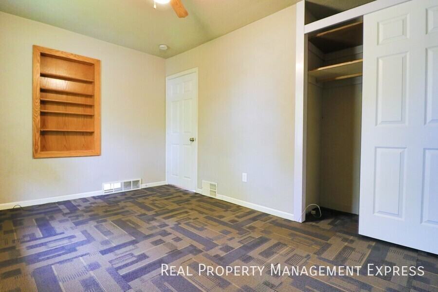 2905 E 19th St - Photo 6 of 18