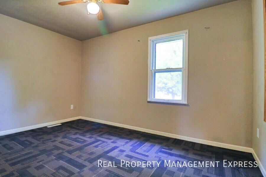 2905 E 19th St - Photo 7 of 18
