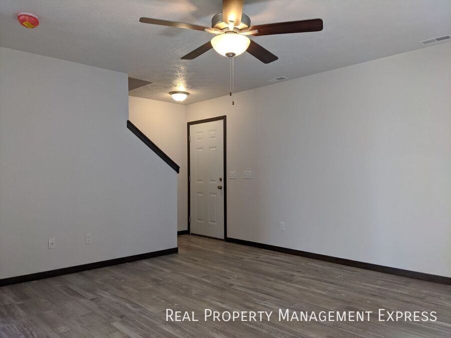 2208 S Ronsiek Ave - Photo 2 of 16