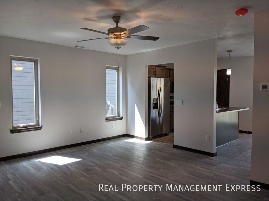 2208 S Ronsiek Ave - Photo 3 of 16