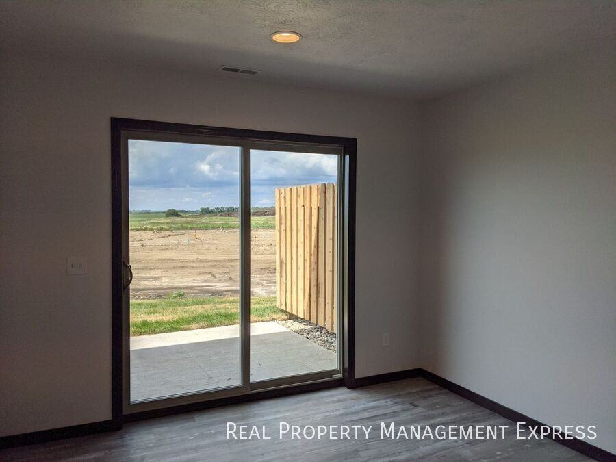 2208 S Ronsiek Ave - Photo 6 of 16