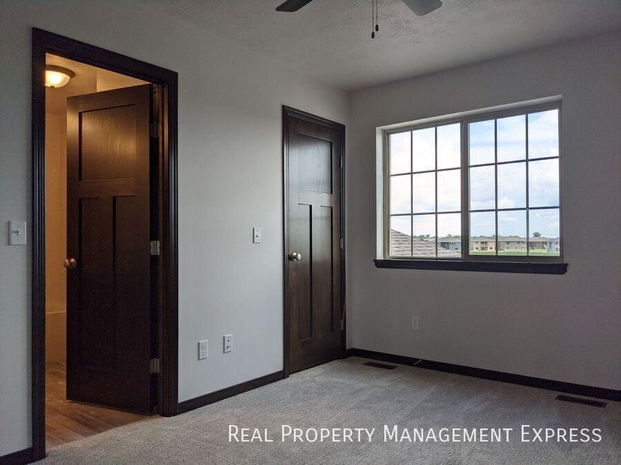 2208 S Ronsiek Ave - Photo 7 of 16