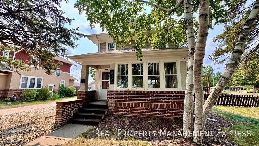 509 W 25th St - Photo 2 of 50