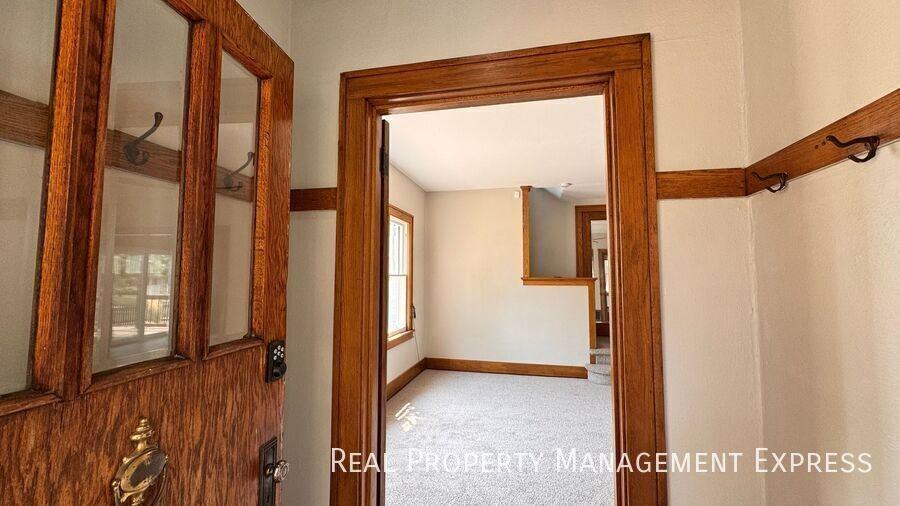 509 W 25th St - Photo 3 of 50
