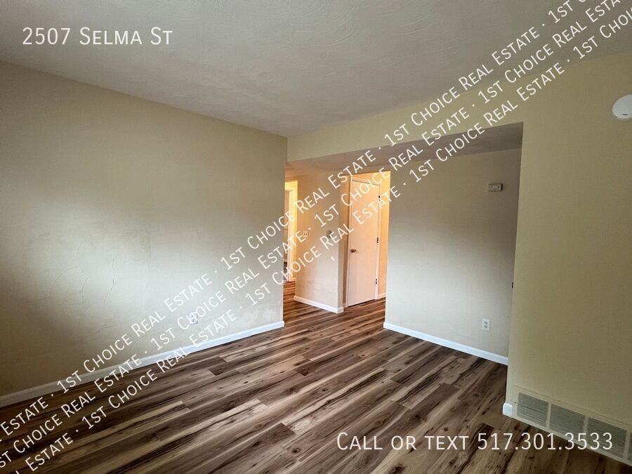 2507 Selma St - Photo 2 of 12