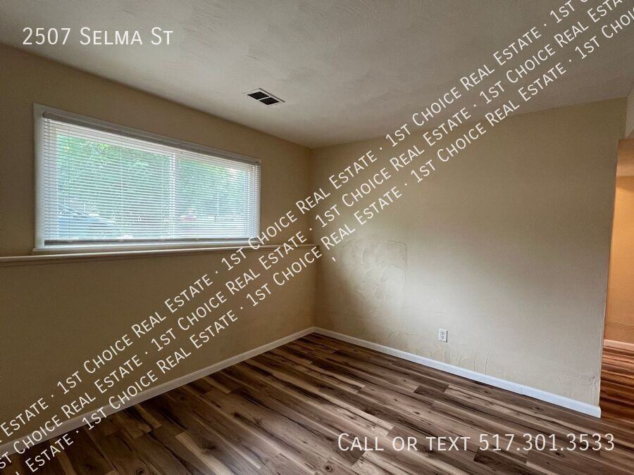 2507 Selma St - Photo 3 of 12