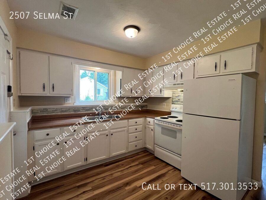 2507 Selma St - Photo 4 of 12
