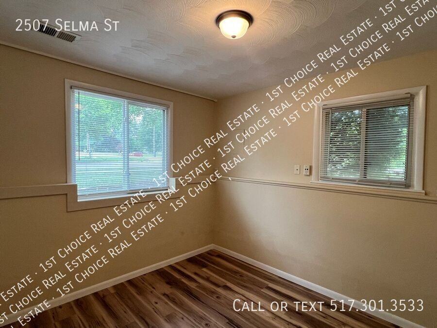 2507 Selma St - Photo 7 of 12