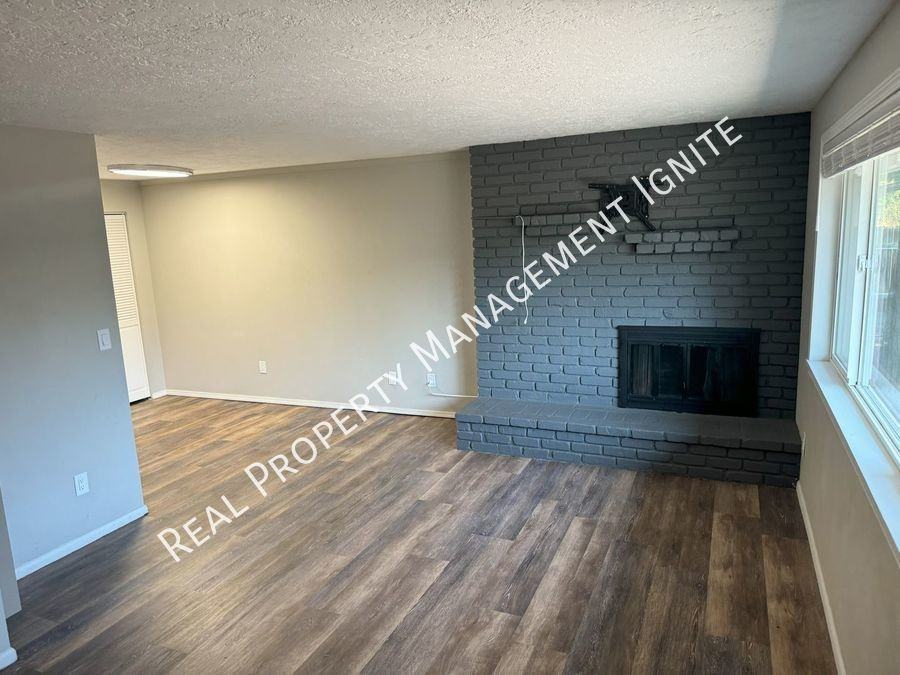 454 Ne Thurston Ave #444 - Photo 4 of 11