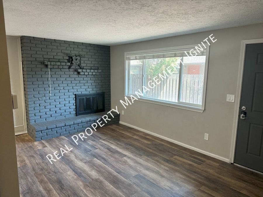 454 Ne Thurston Ave #444 - Photo 5 of 11