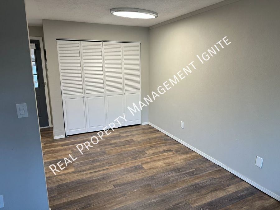 454 Ne Thurston Ave #444 - Photo 6 of 11